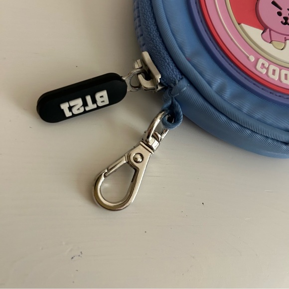 BT21 Cooky Round Pouch - Picture 2 of 5